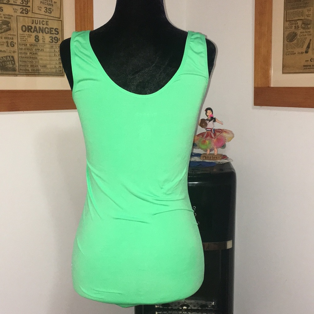 🍏Green Reebok tee - Picture 3 of 3